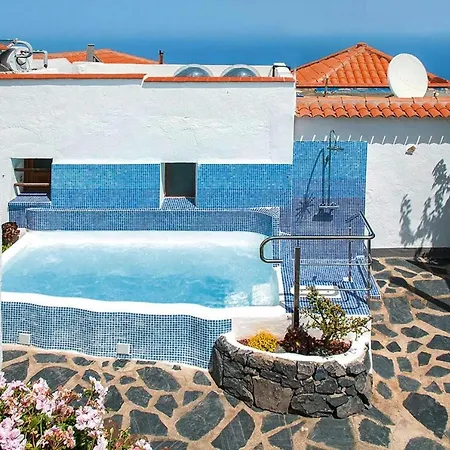 Apartment In El Tanque With Bubble Bath